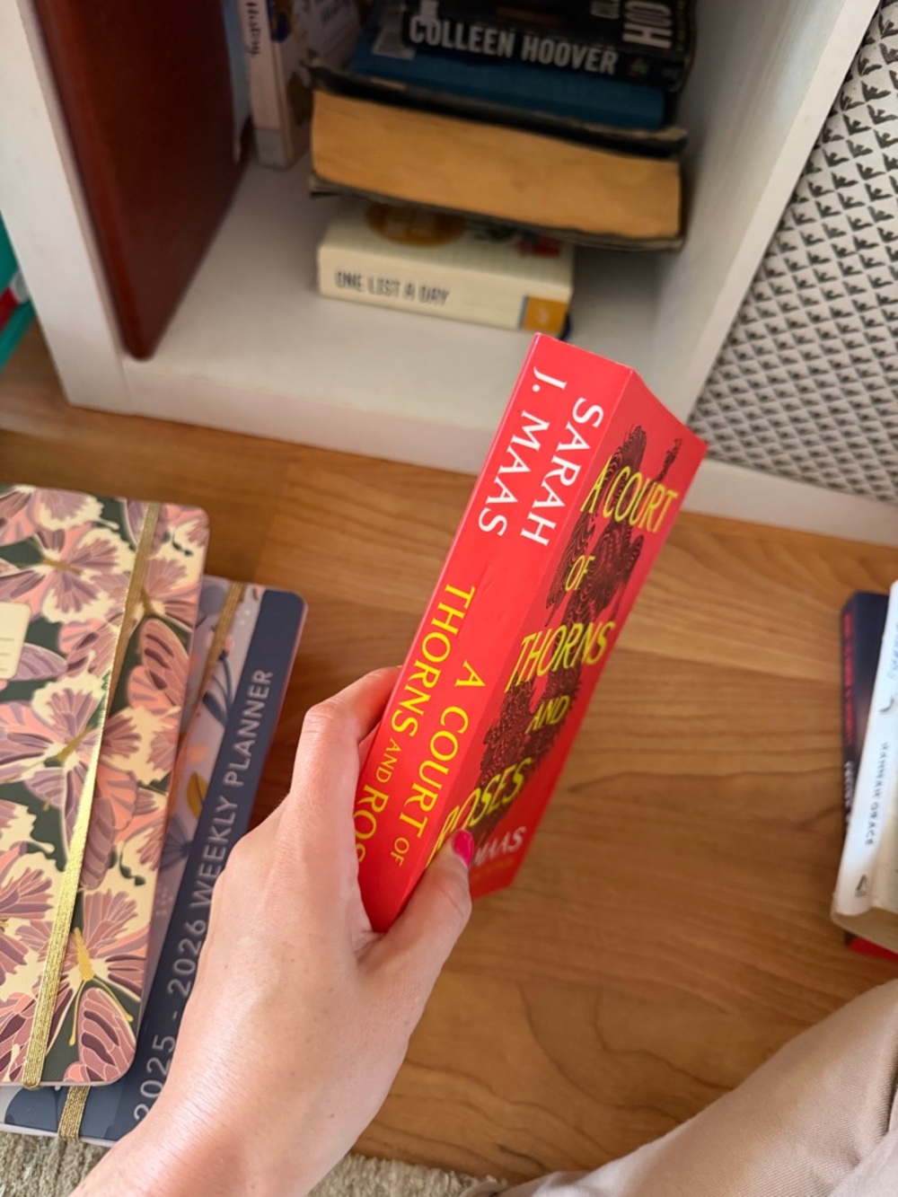 A Court of Thorns and Roses by Sarah J. Maas - Picture 3 of 7